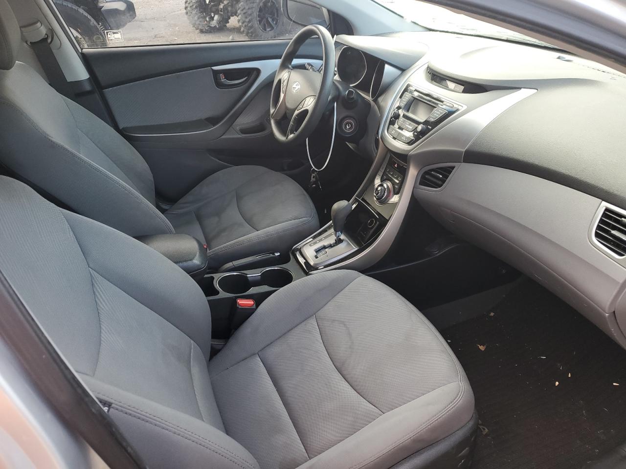 2013 Hyundai Elantra - Image 10