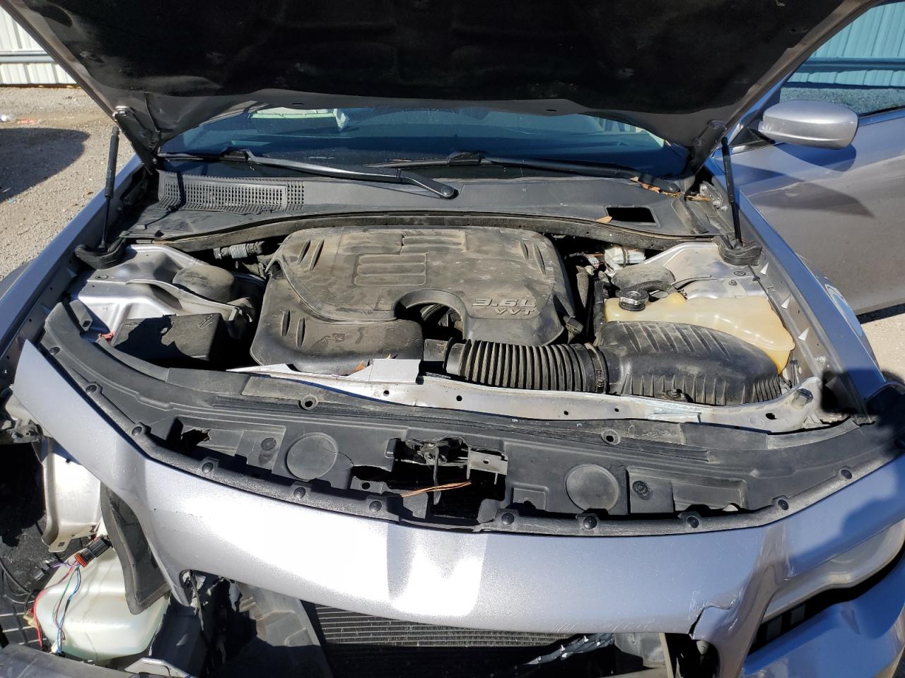 2016 Chrysler 300 - Image 11