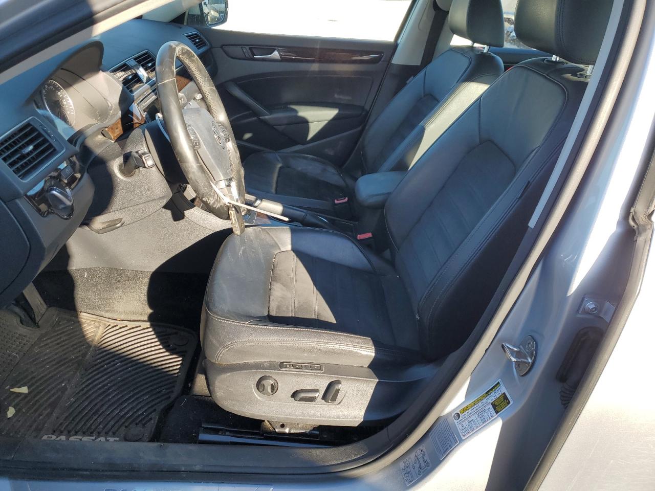 2015 Volkswagen Passat - Image 7