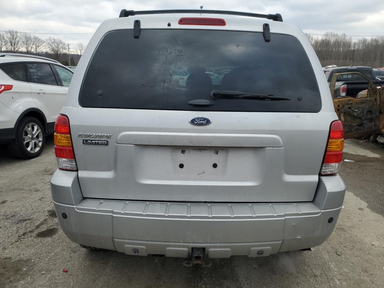 2005 Ford Escape Limited VIN: 1FMCU04115KA15781 Lot: 89275085
