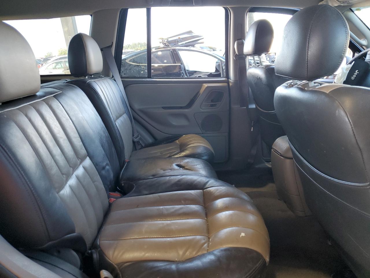 2004 Jeep Grand Cherokee - Image 11