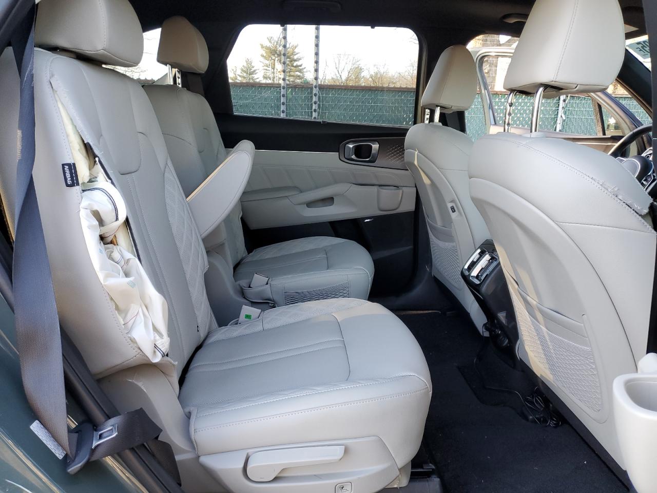 2025 Kia Sorento - Image 12