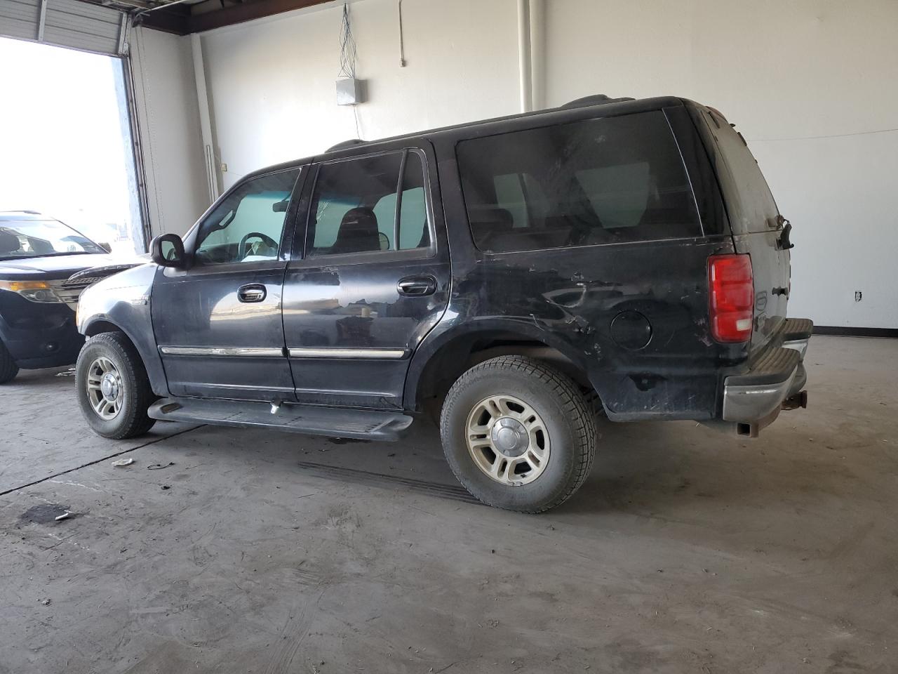 2002 Ford Expedition - Image 2