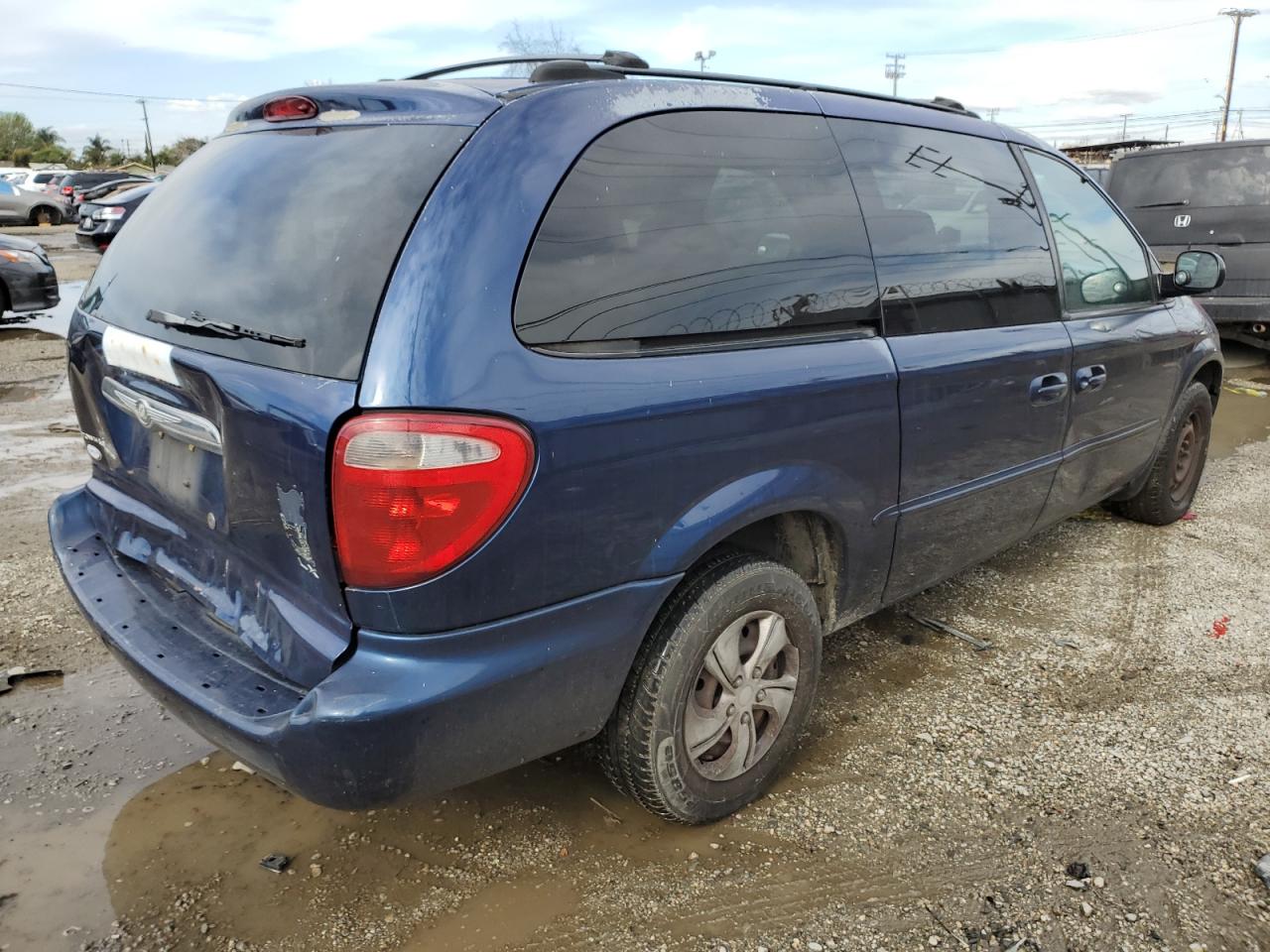 2002 Chrysler Town & Country - Image 3