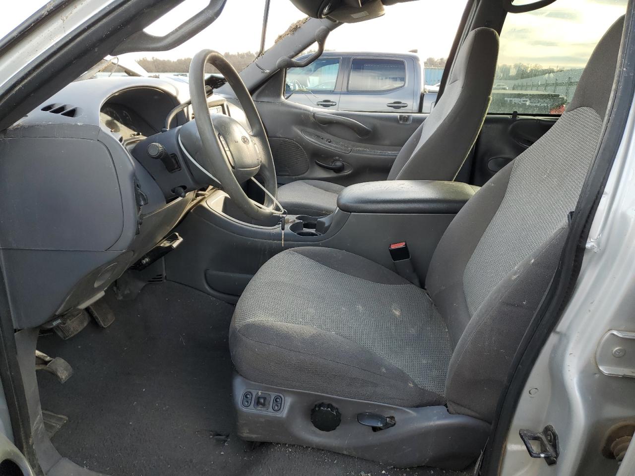 2001 Ford Expedition - Image 7