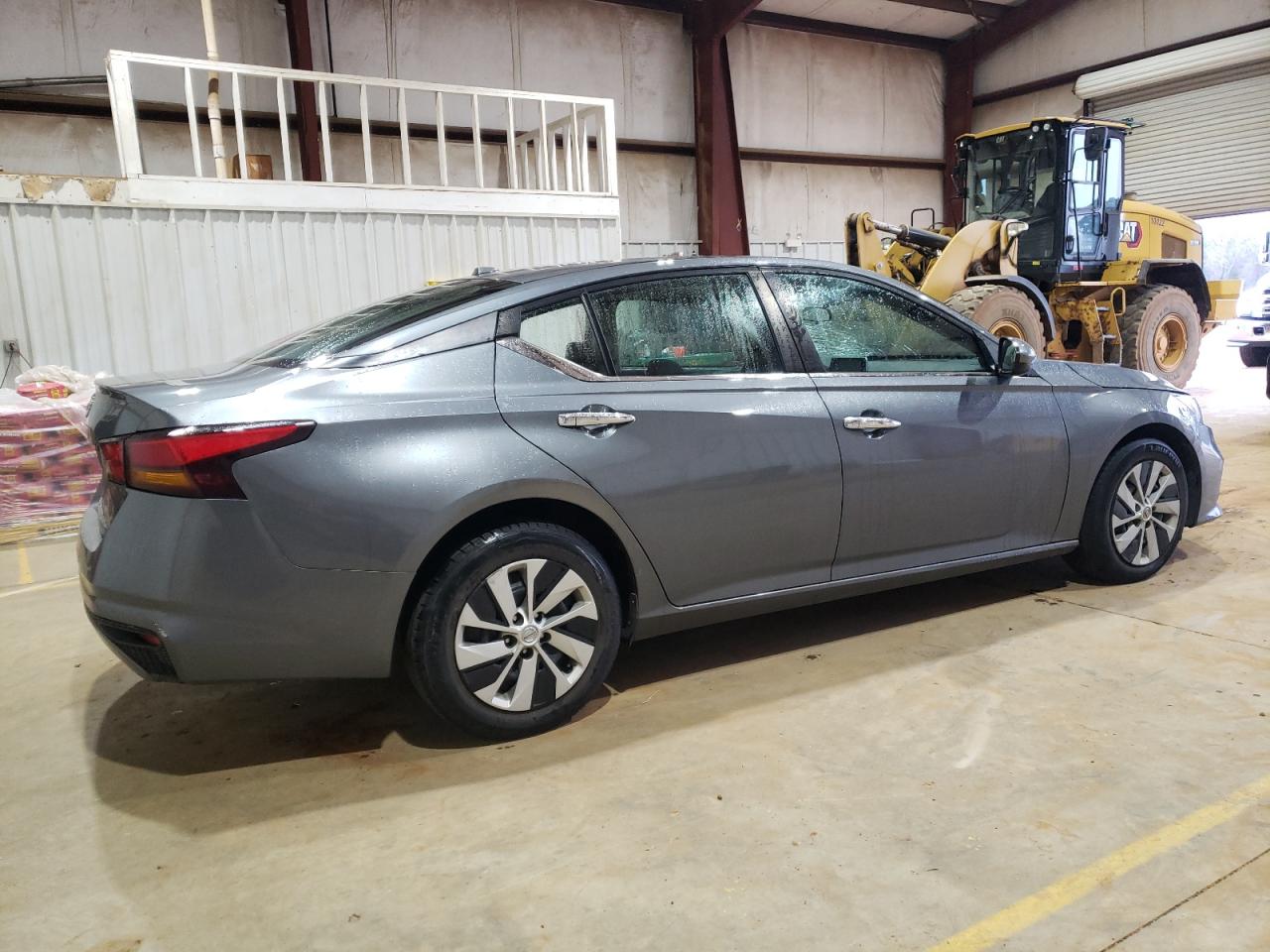 2020 Nissan Altima - Image 3