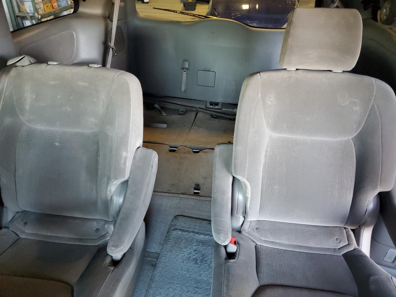2005 Toyota Sienna - Image 10