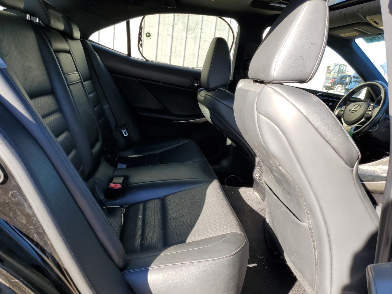 2015 Lexus IS - Image 10