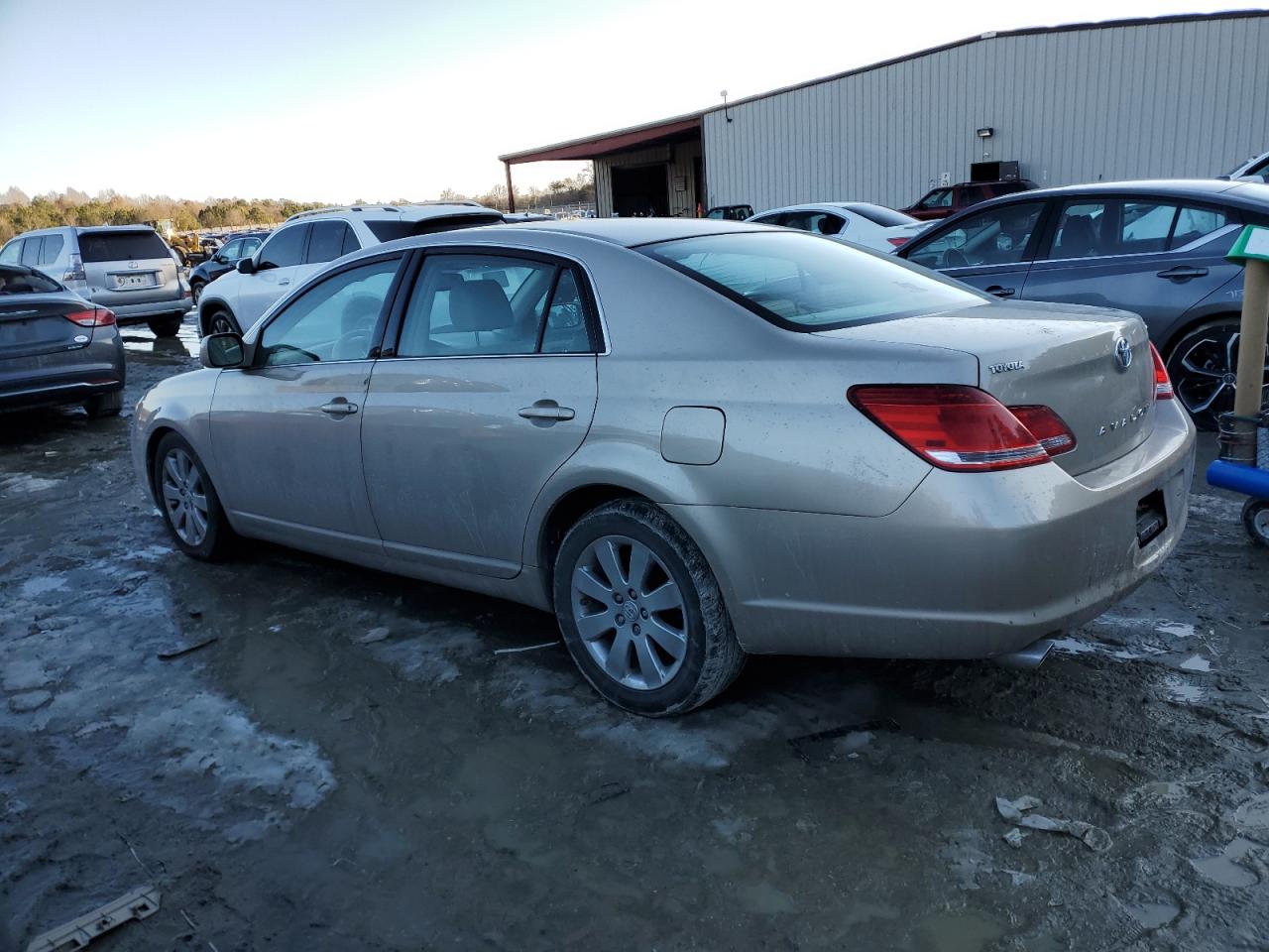 2007 Toyota Avalon - Image 2