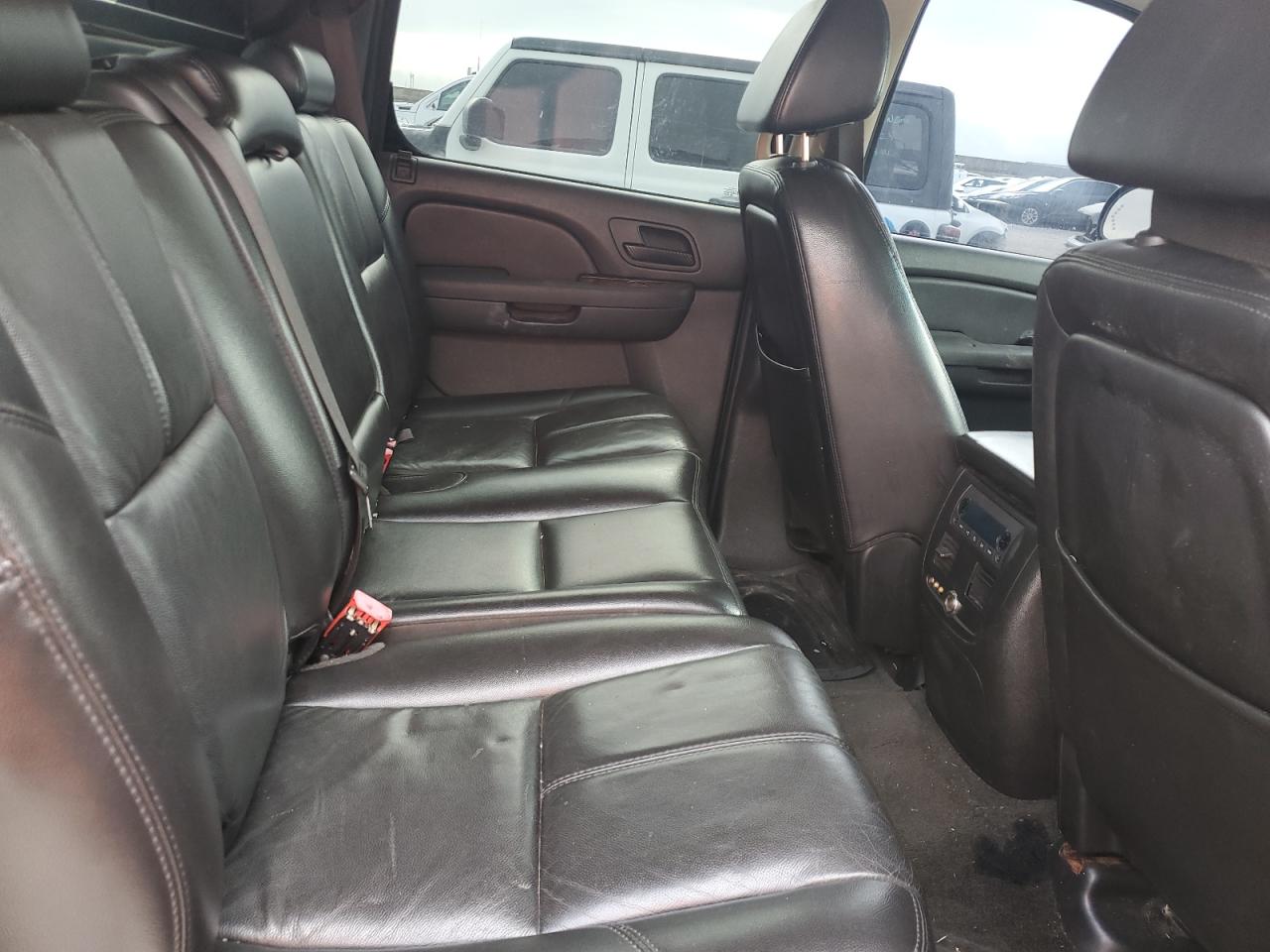 2007 Chevrolet Avalanche - Image 10