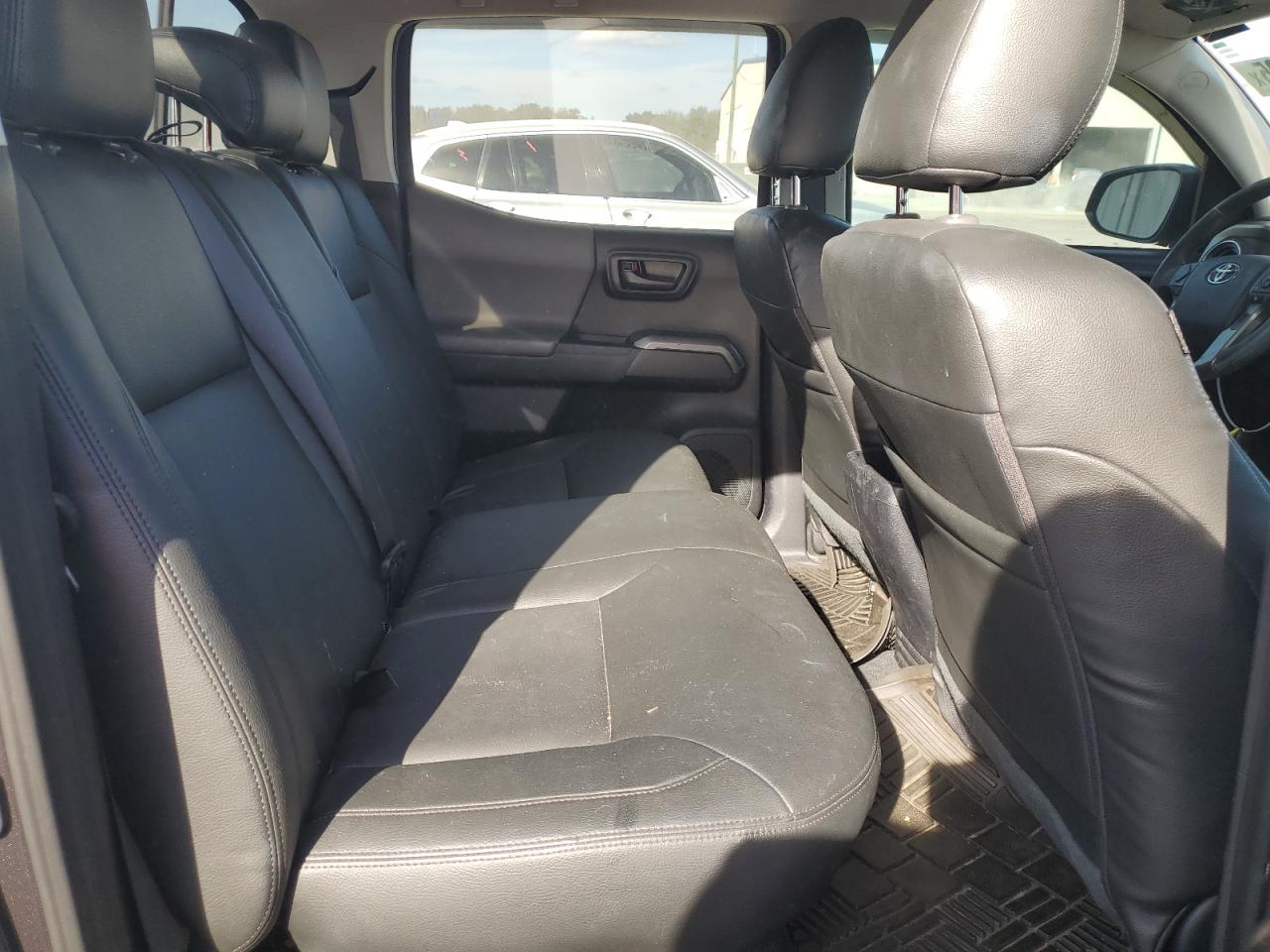 2018 Toyota Tacoma - Image 10