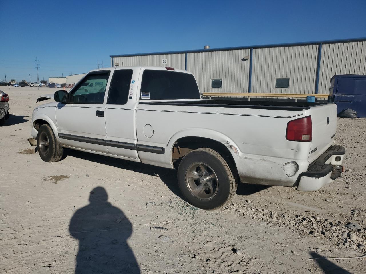 2001 Chevrolet S-10 Pickup - Image 2