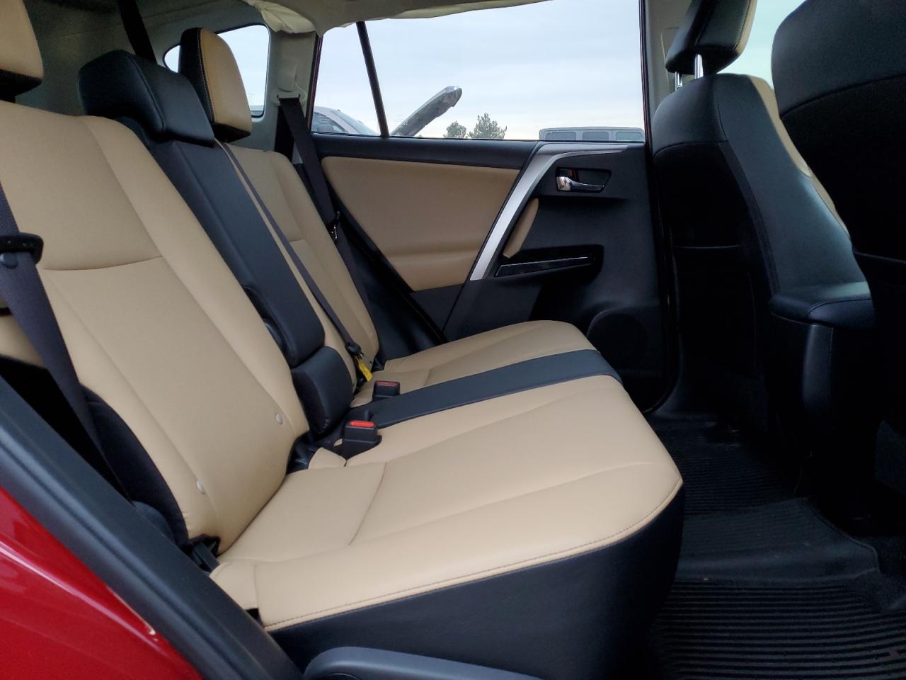 2018 Toyota RAV 4 - Image 11
