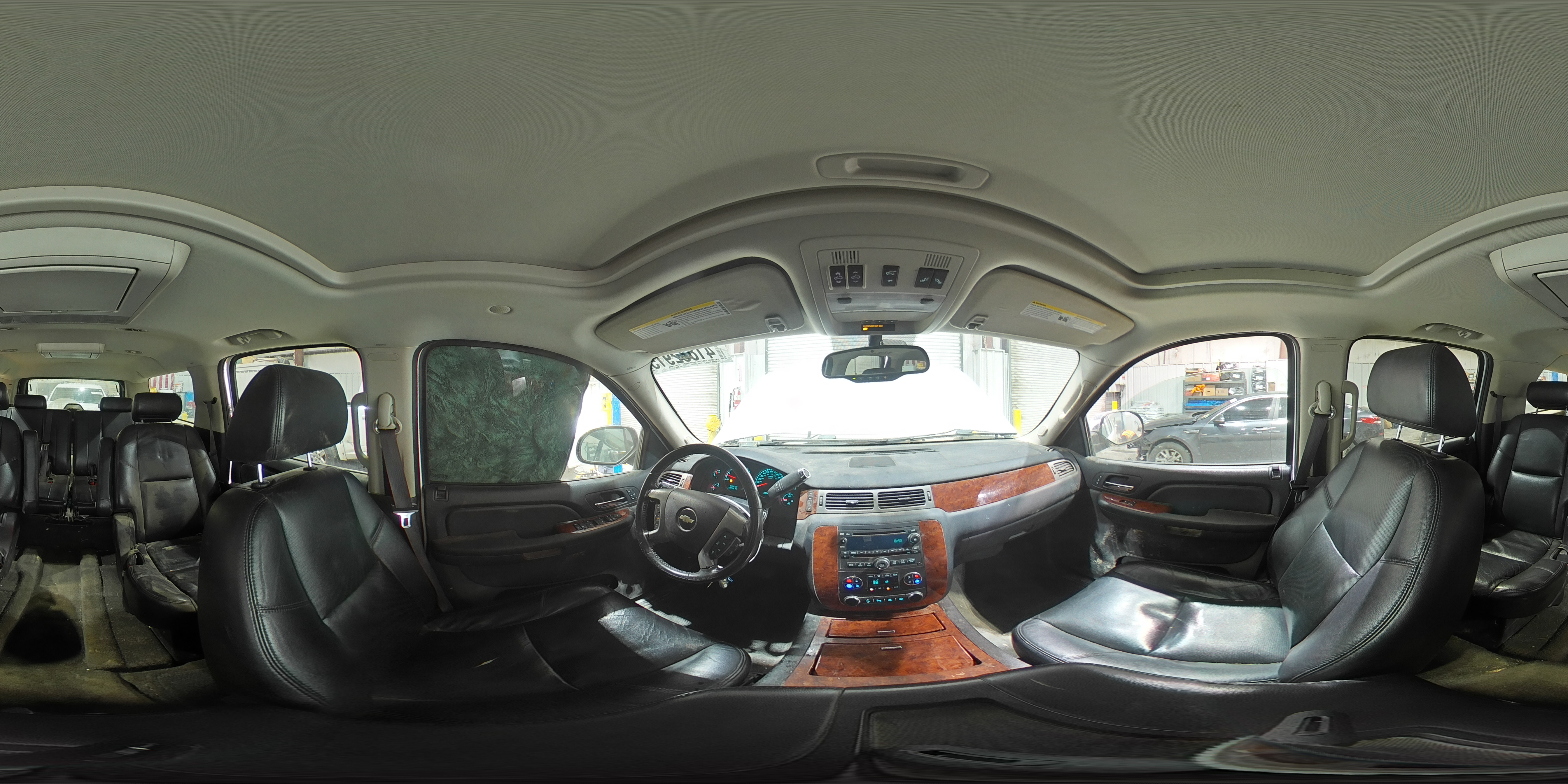 2009 Chevrolet Suburban - Image 14