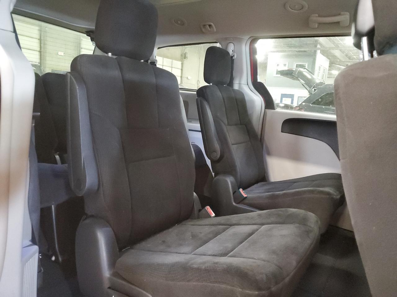 2012 Dodge Caravan - Image 11
