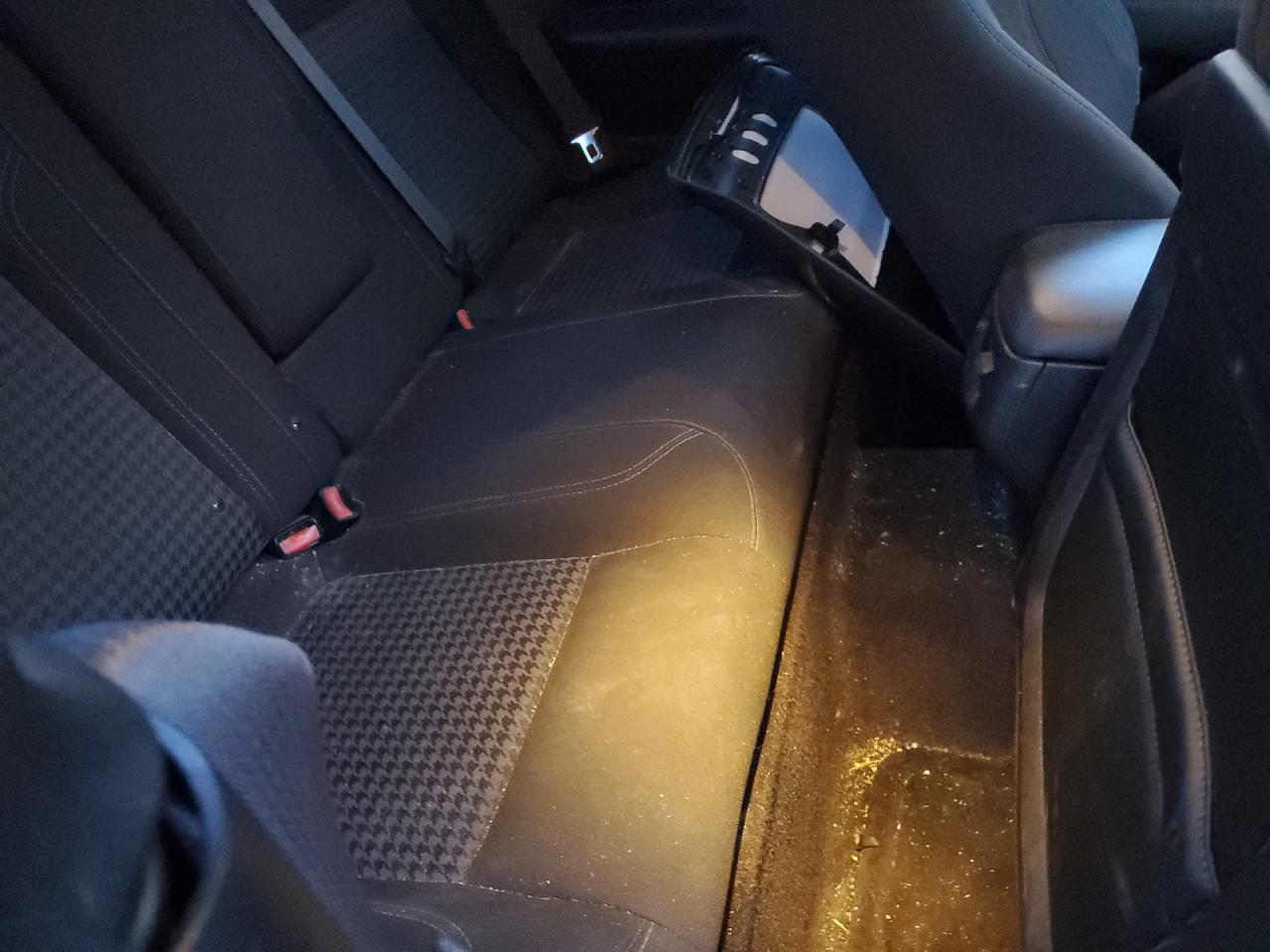 2016 Dodge Challenger - Image 10