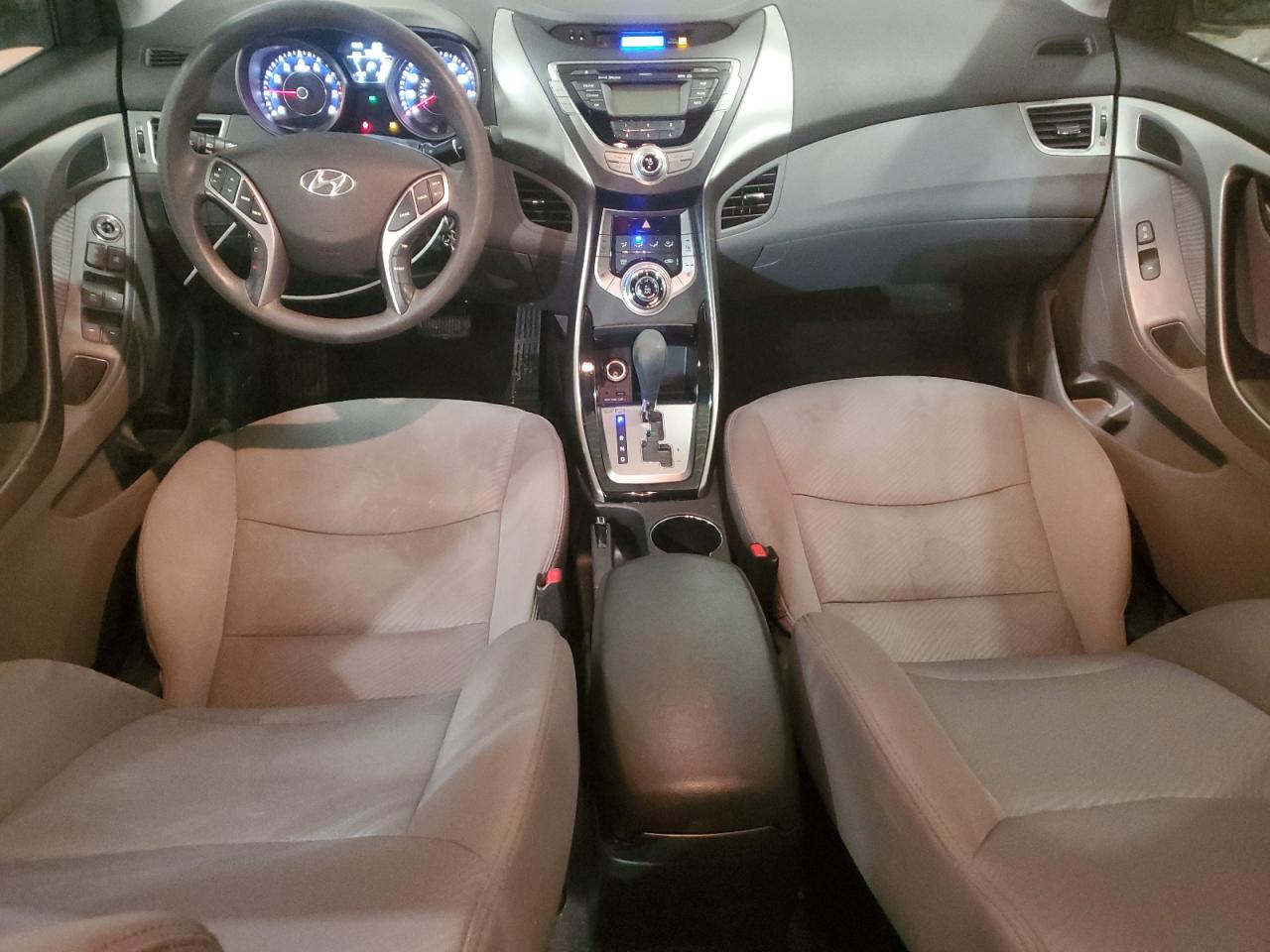 2013 Hyundai Elantra - Image 8