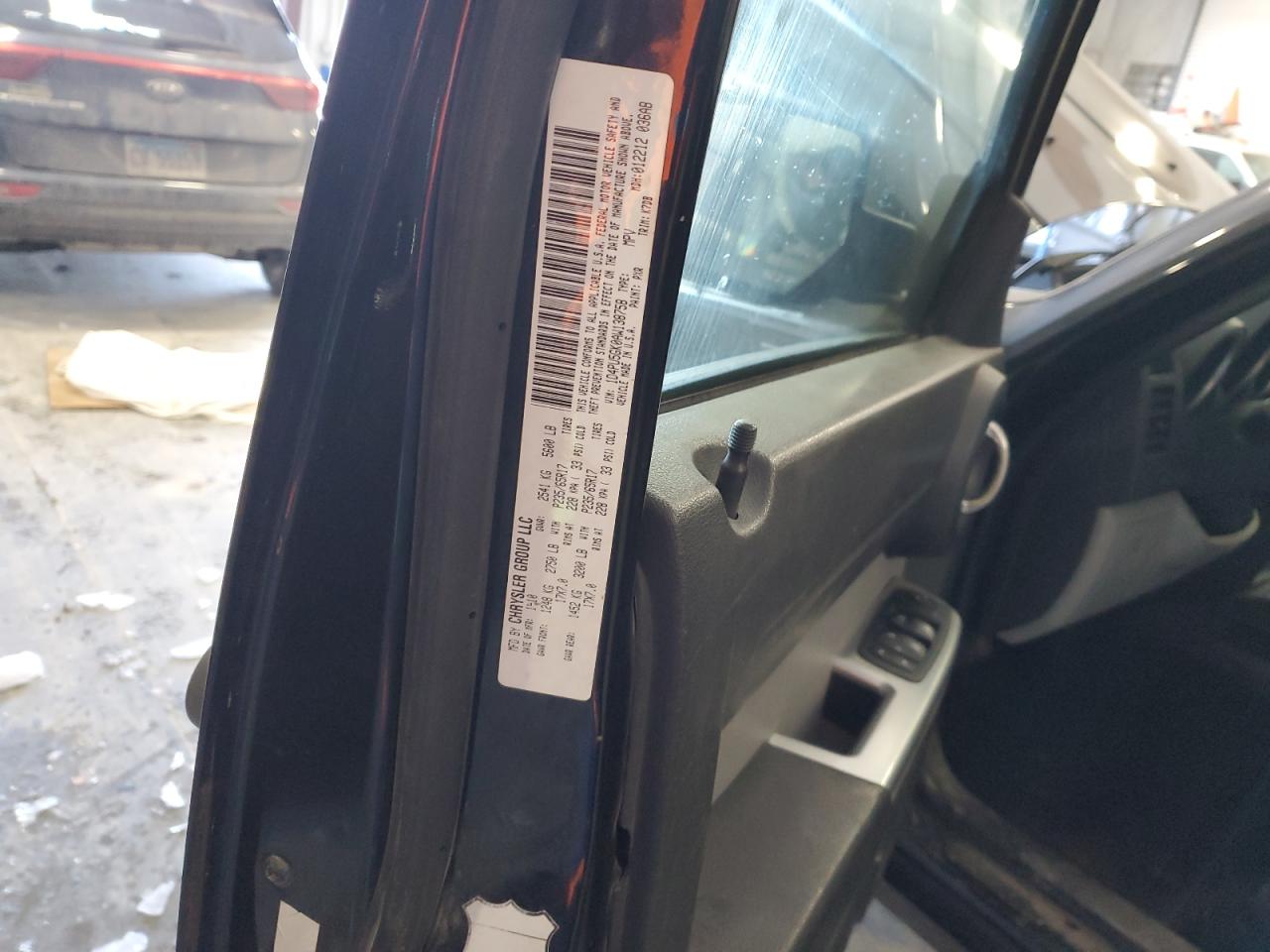 2010 Dodge Nitro - Image 14