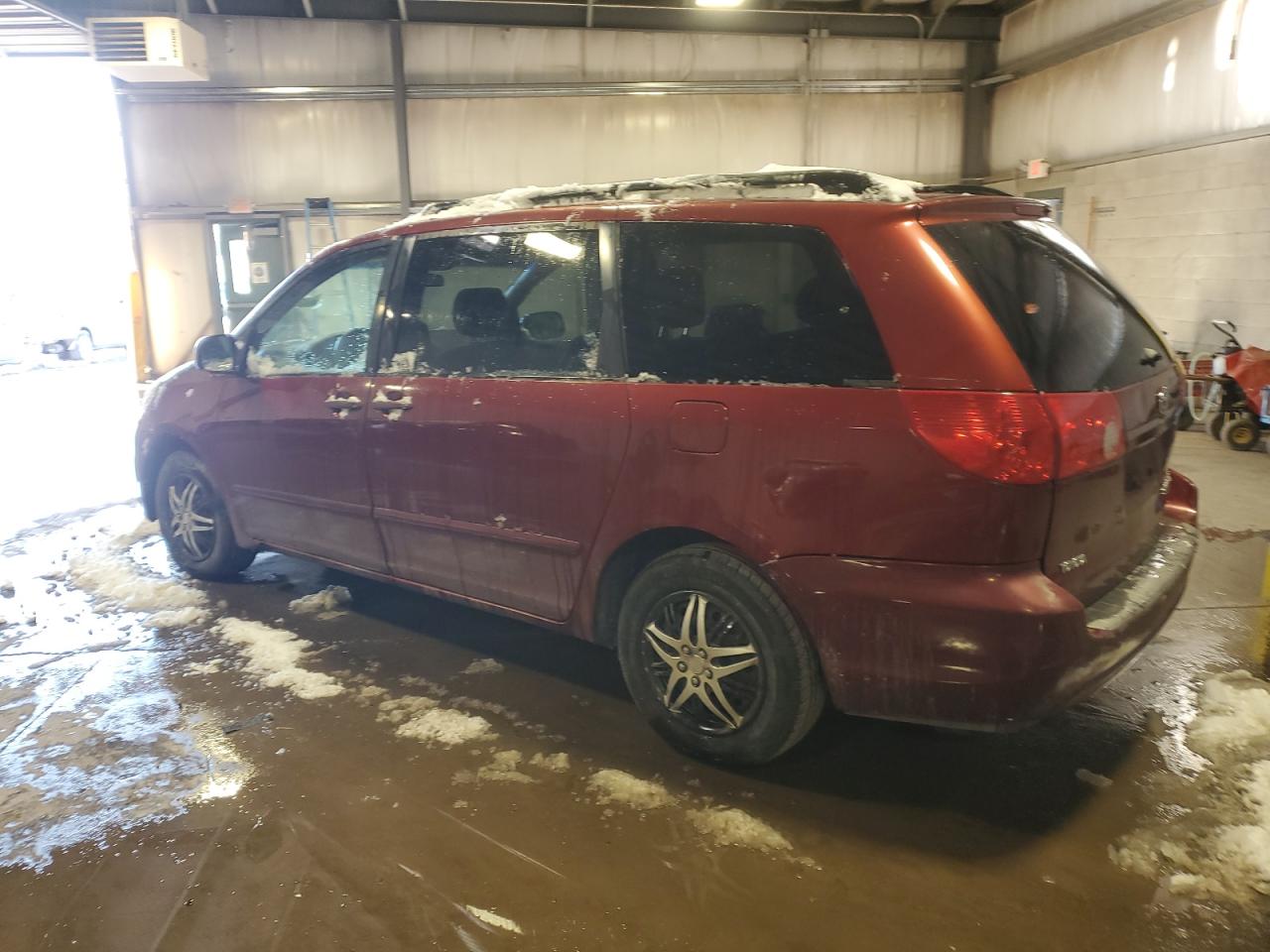 2006 Toyota Sienna - Image 2