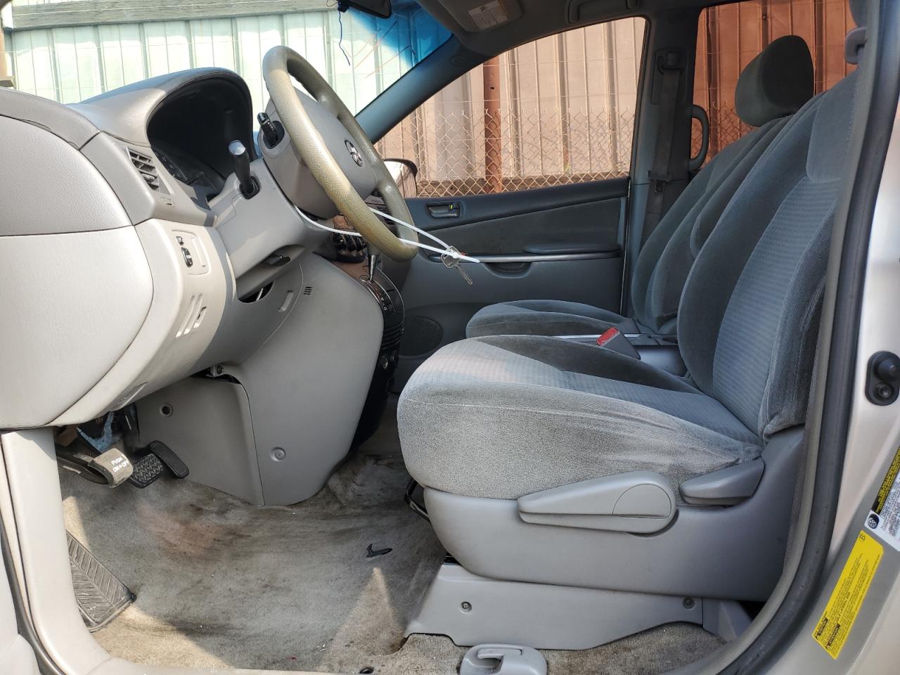 2006 Toyota Sienna - Image 7