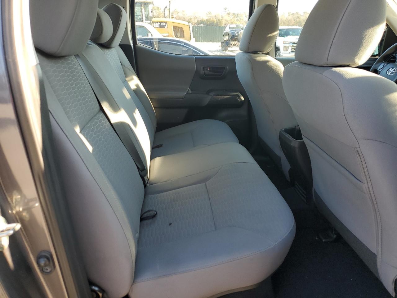 2018 Toyota Tacoma - Image 10
