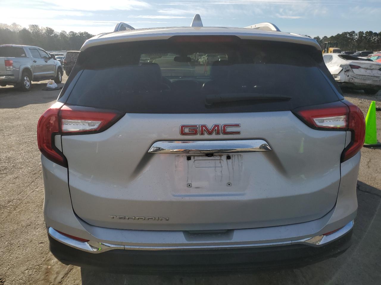 2022 GMC Terrain - Image 6