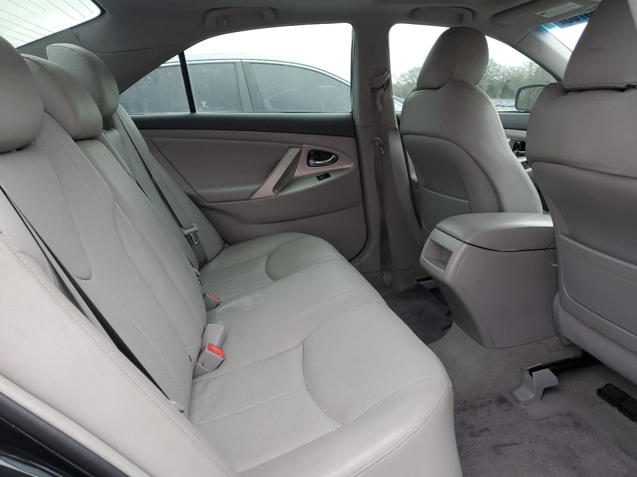 2011 Toyota Camry - Image 10