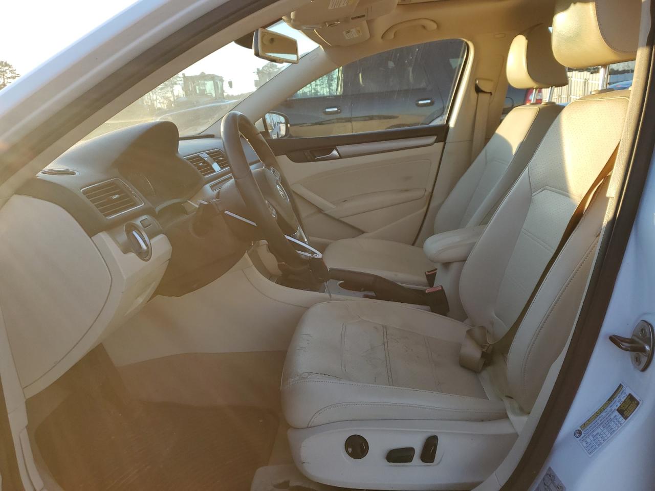 2014 Volkswagen Passat - Image 7