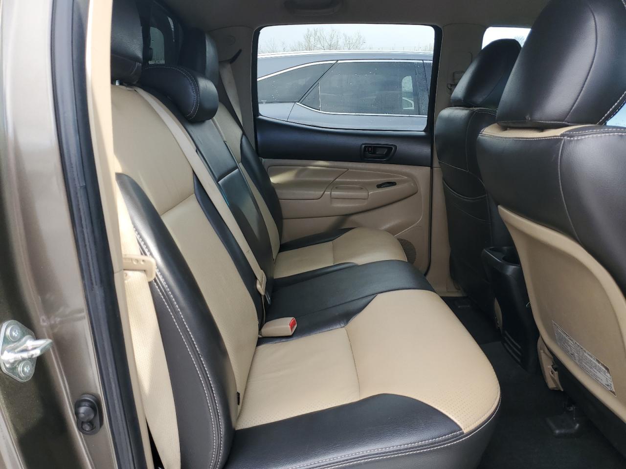 2015 Toyota Tacoma - Image 10