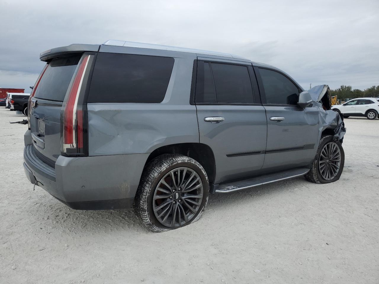 2019 Cadillac Escalade - Image 3