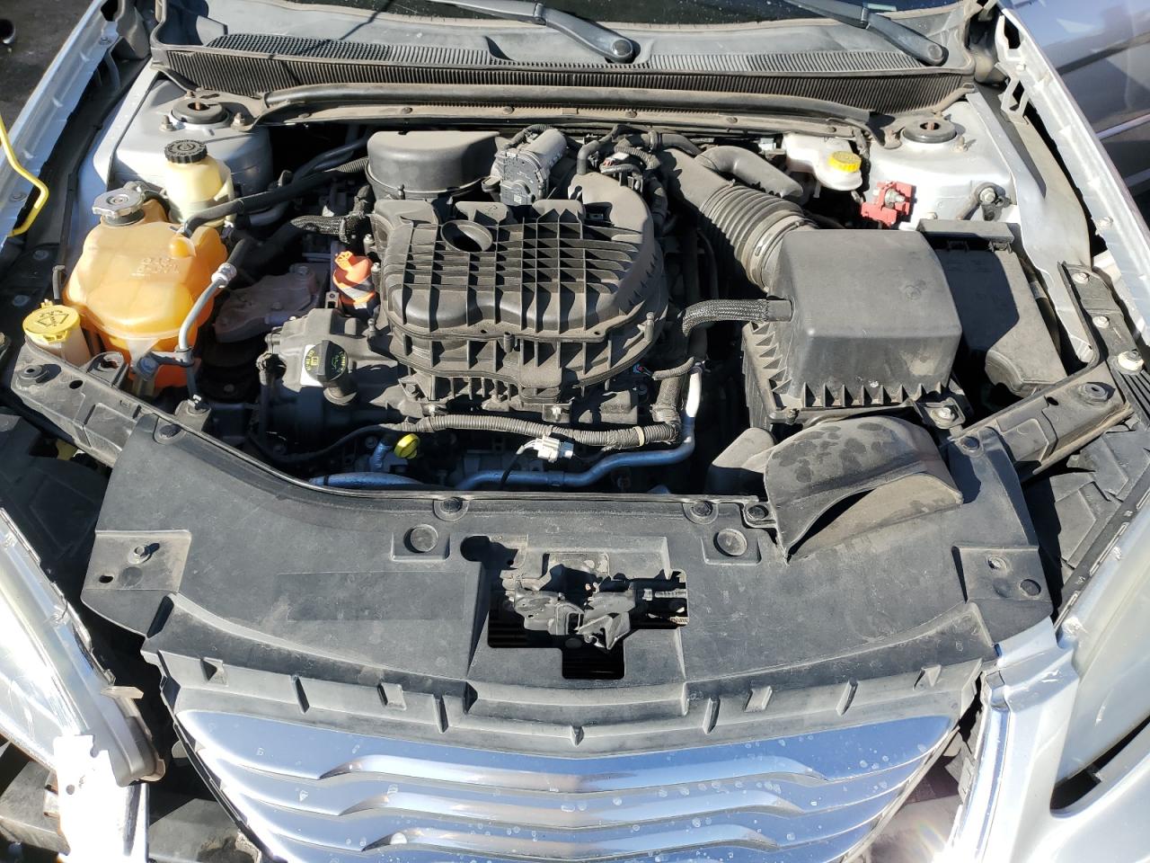 2012 Chrysler 200 - Image 11