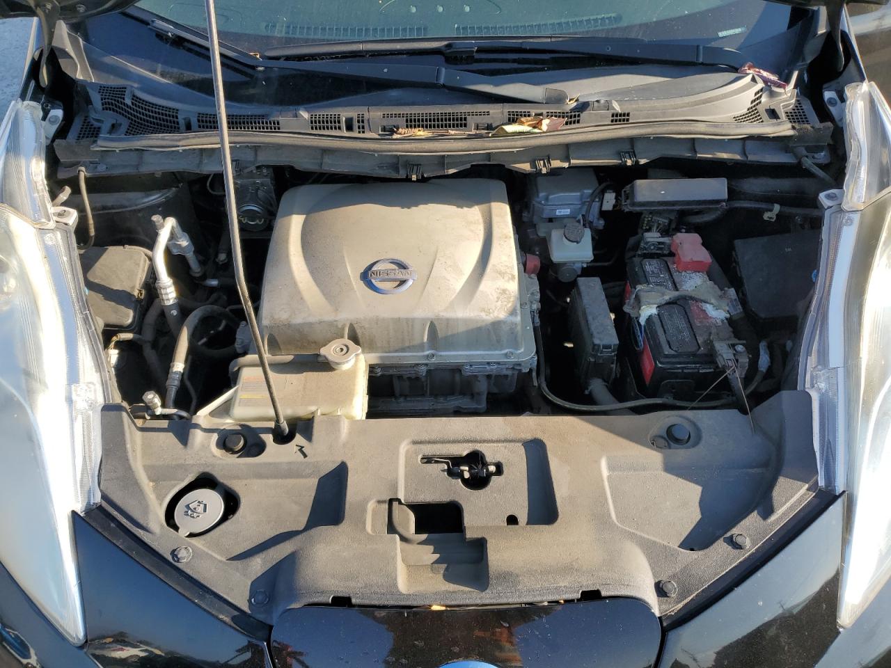 2015 Nissan Leaf - Image 11