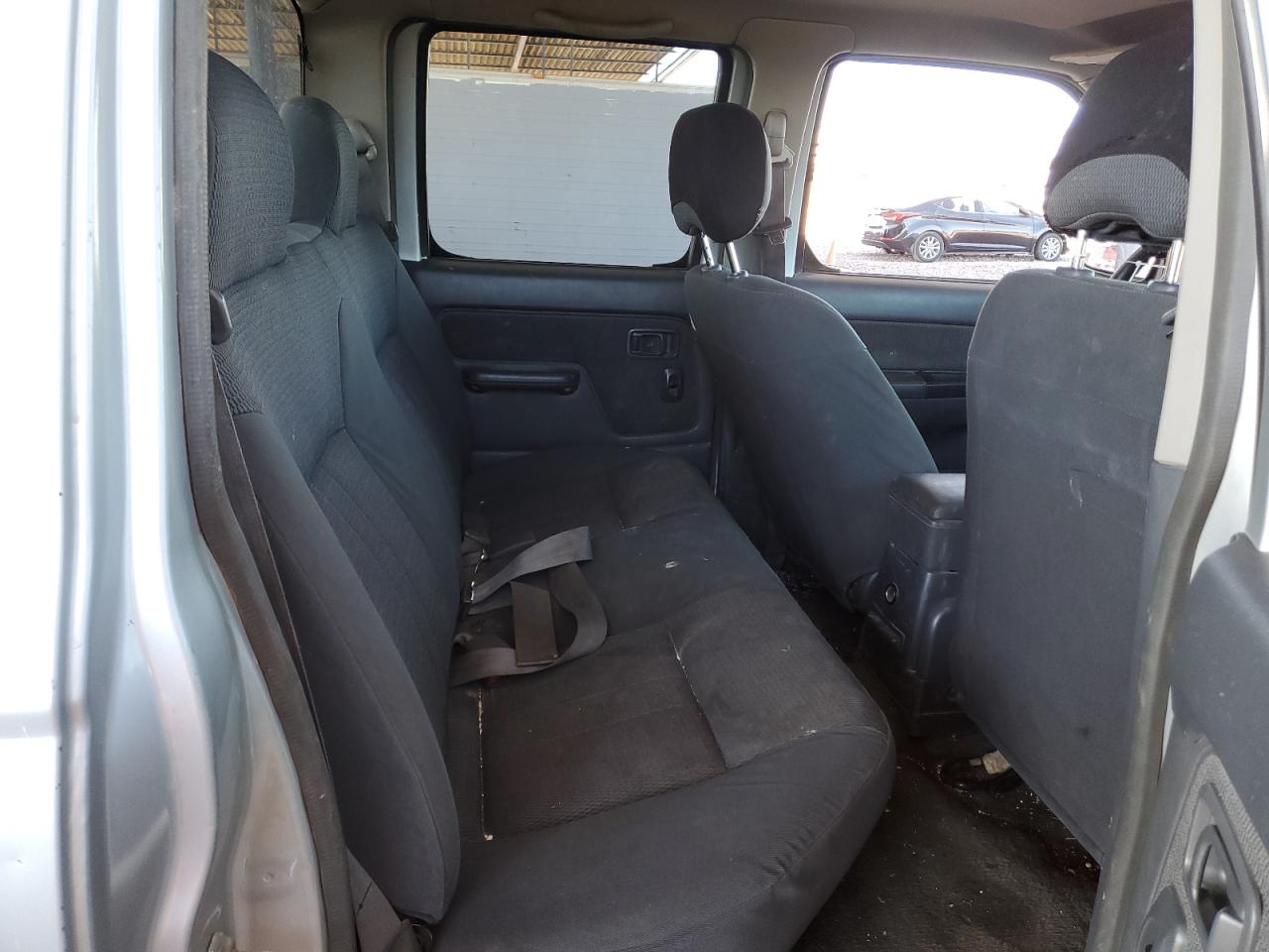 2002 Nissan Navara (Frontier) - Image 10