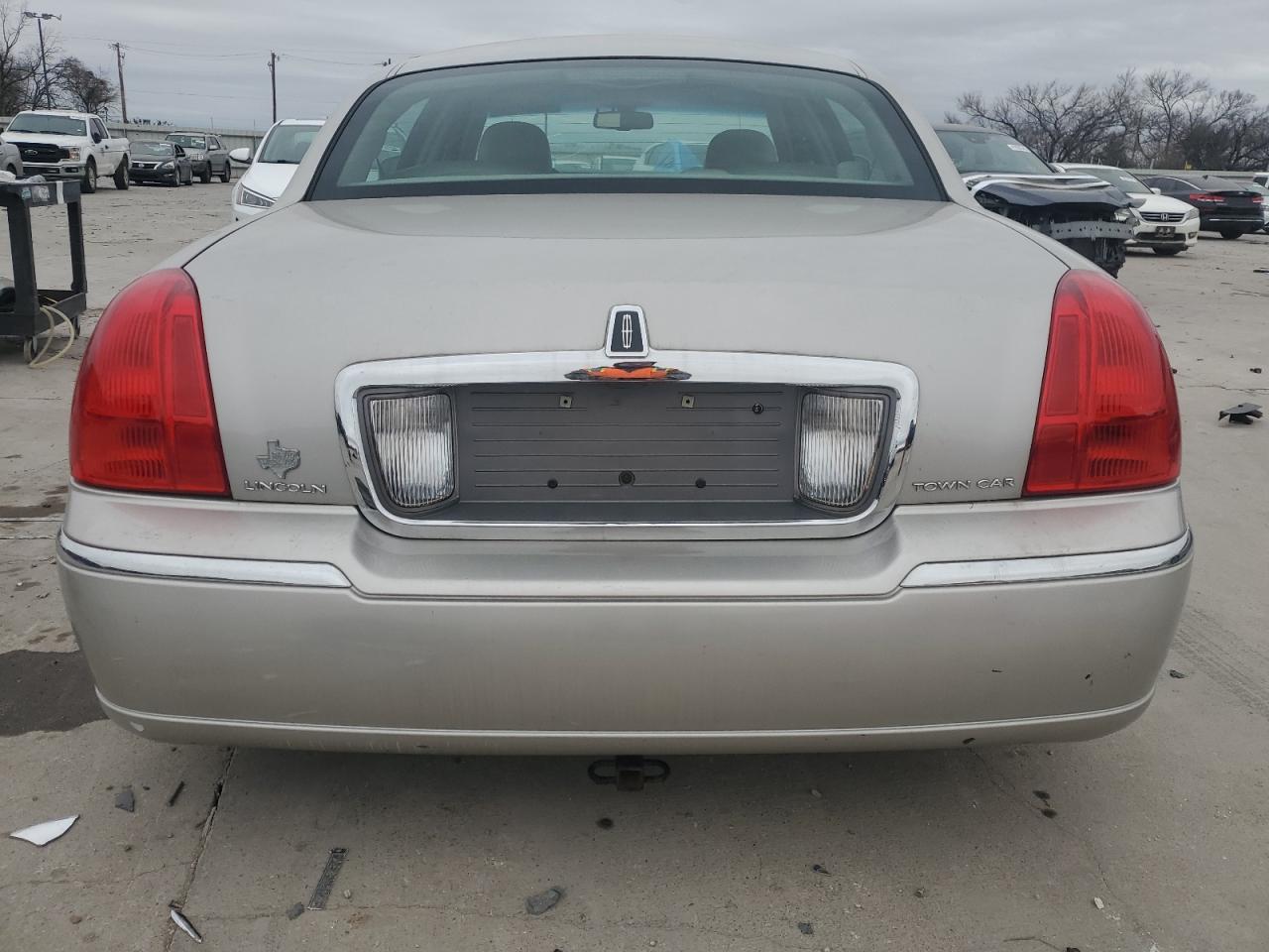 2006 Lincoln Town Car Signature Limited VIN: 1LNHM82W46Y603207 Lot: 42734765