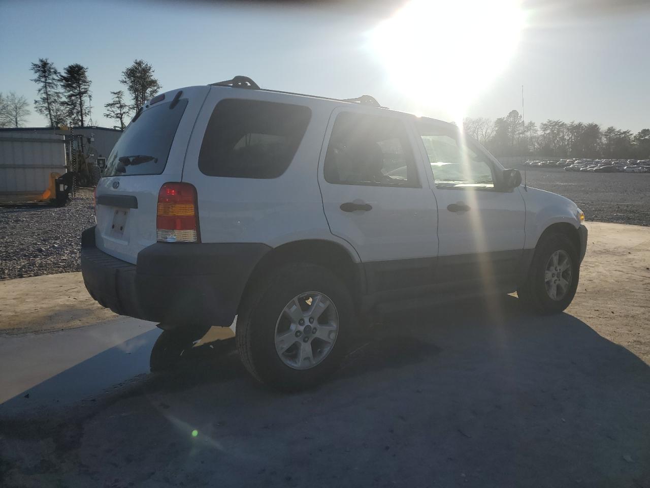 2005 Ford Escape - Image 3