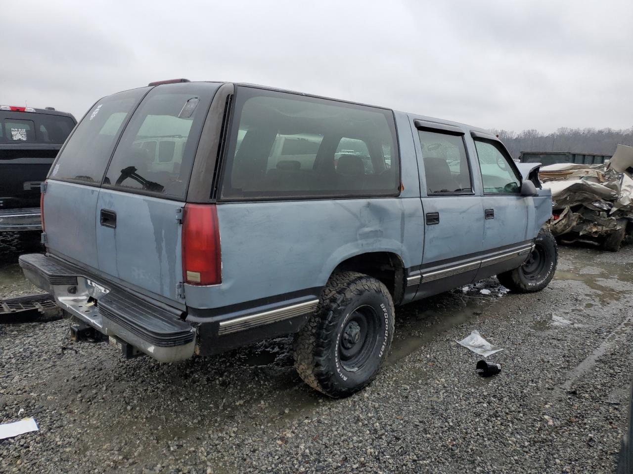 1999 Chevrolet Suburban - Image 3