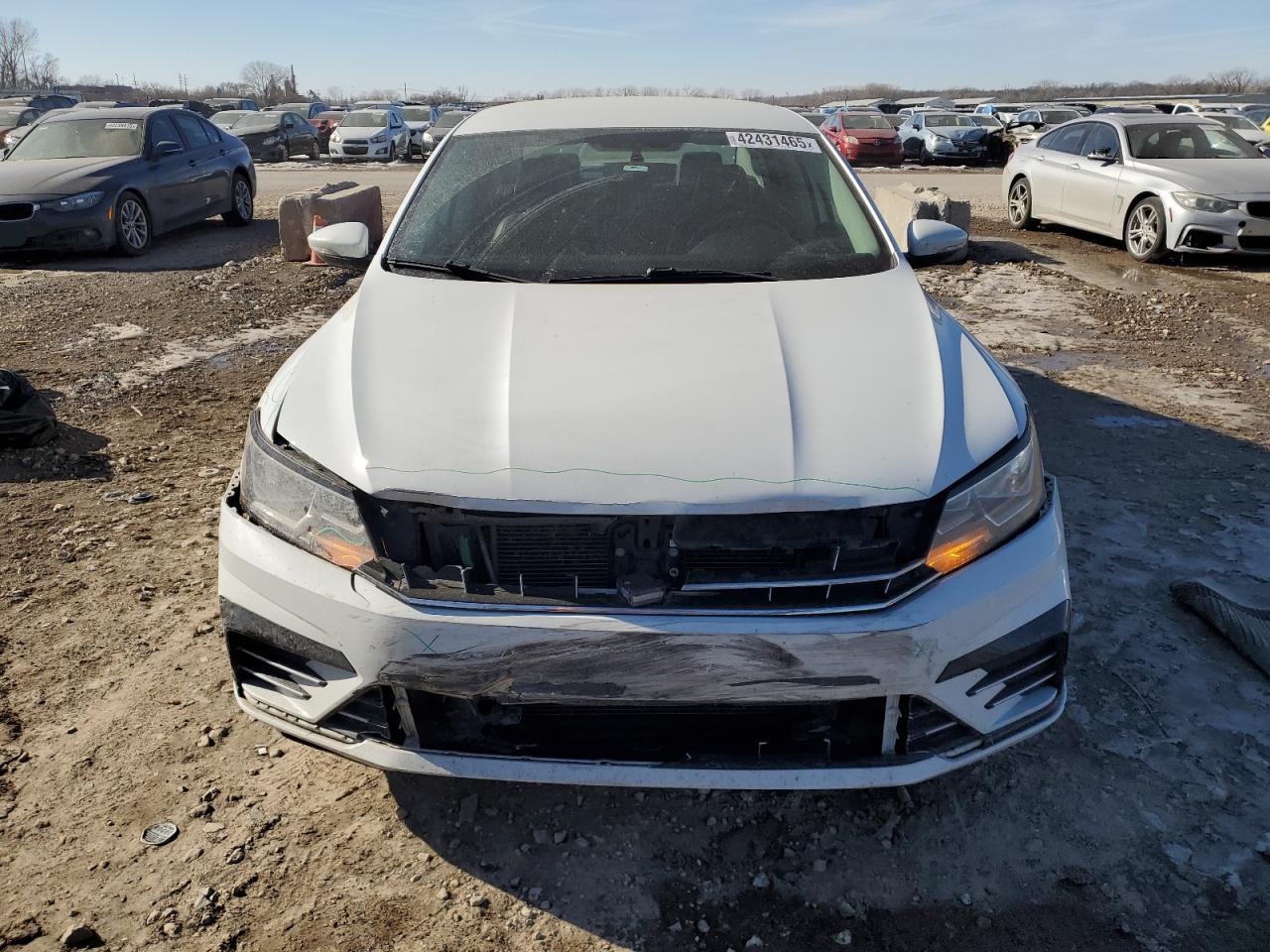 2017 Volkswagen Passat - Image 5