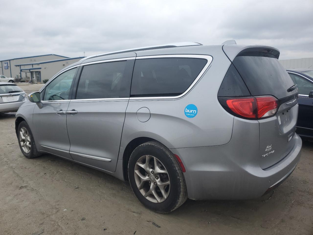 2018 Chrysler Pacifica - Image 2