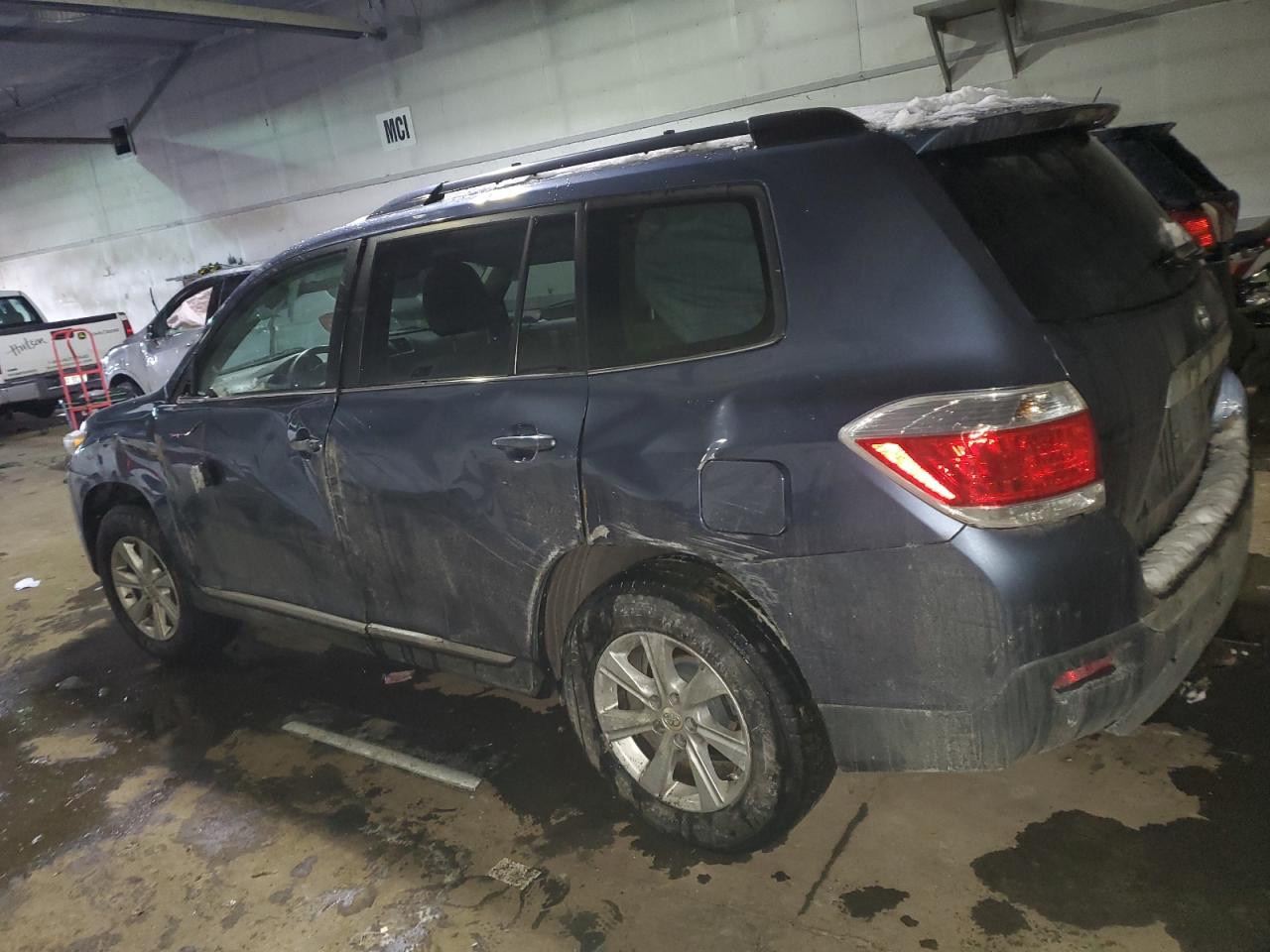 2011 Toyota Highlander - Image 2