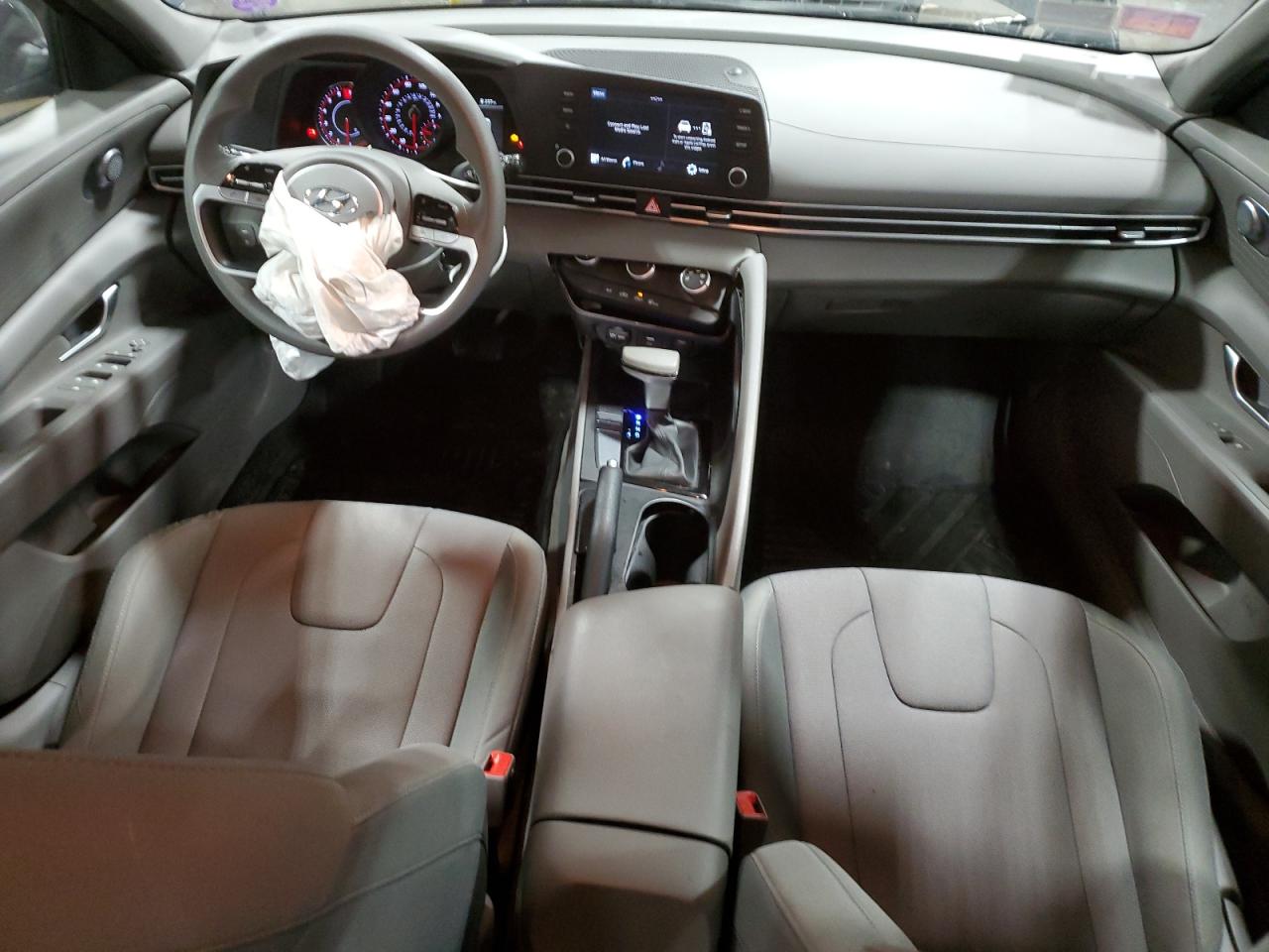 2023 Hyundai Elantra - Image 8
