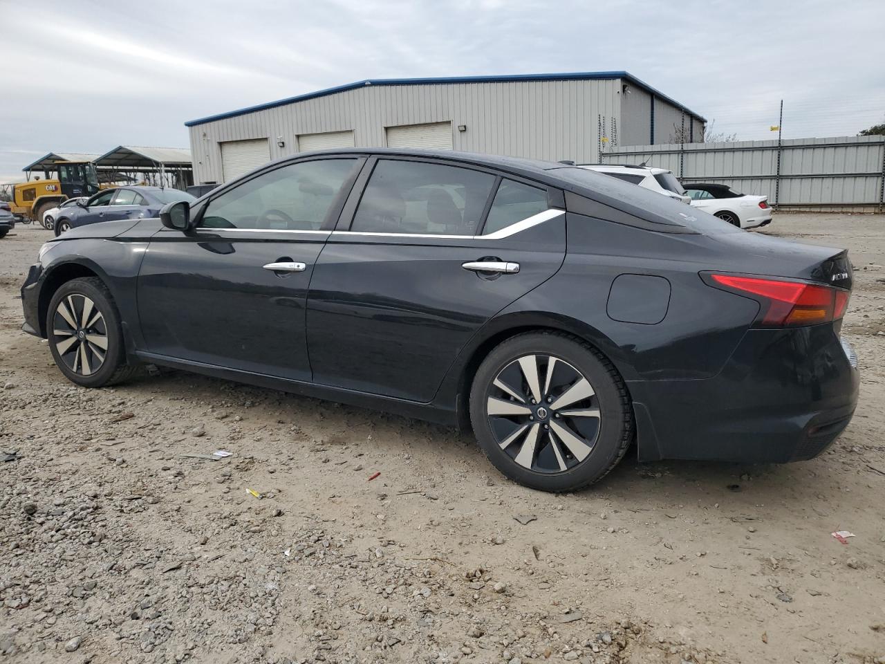 2021 Nissan Altima - Image 2