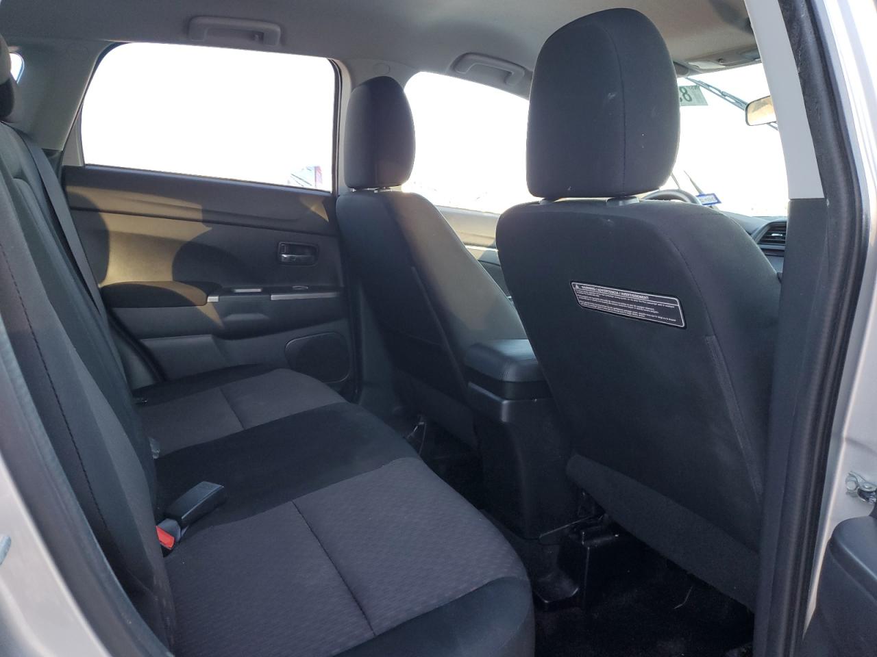 2018 Mitsubishi Outlander - Image 11