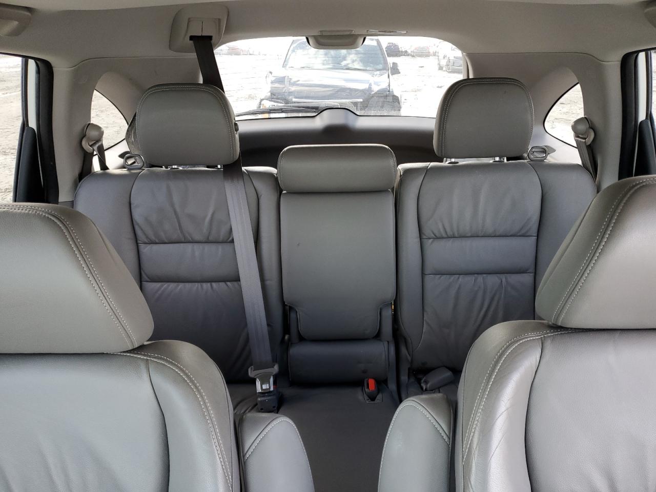 2011 Honda CR-V - Image 10