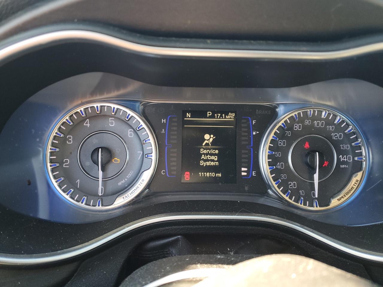 2016 Chrysler 200 - Image 9