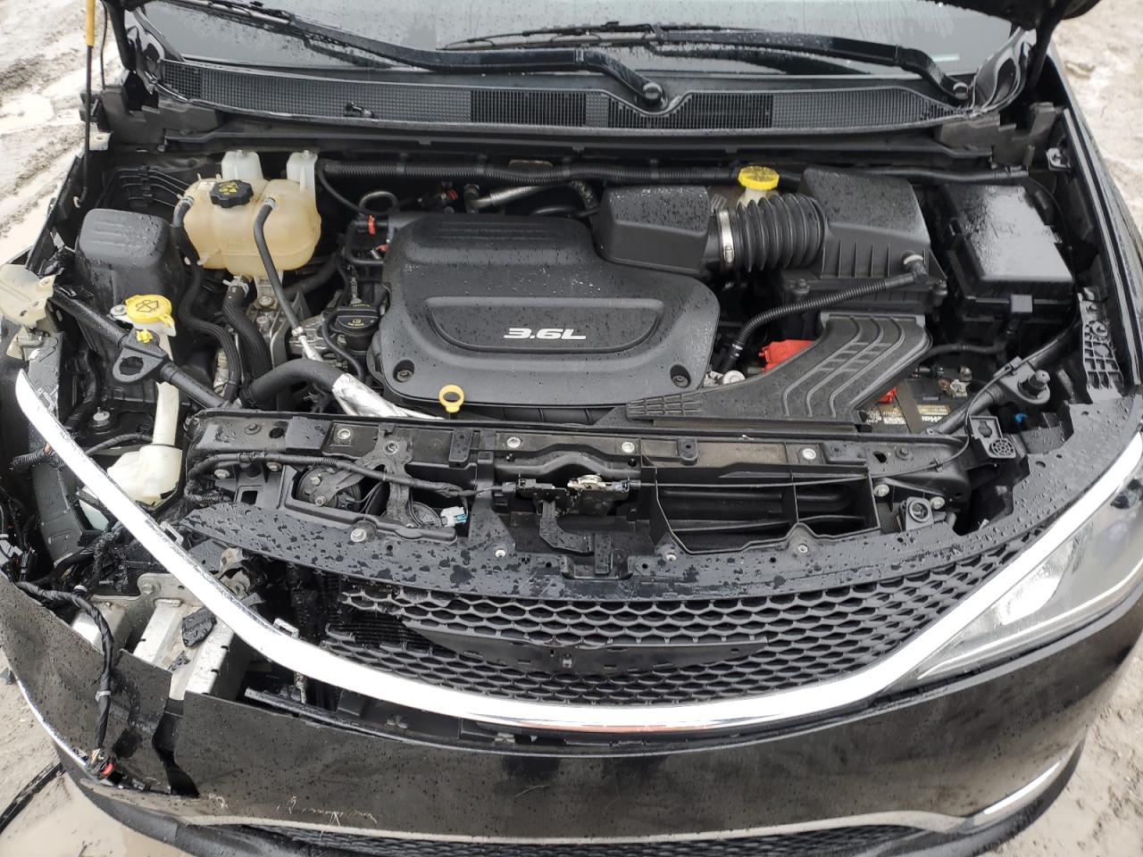 2017 Chrysler Pacifica - Image 12