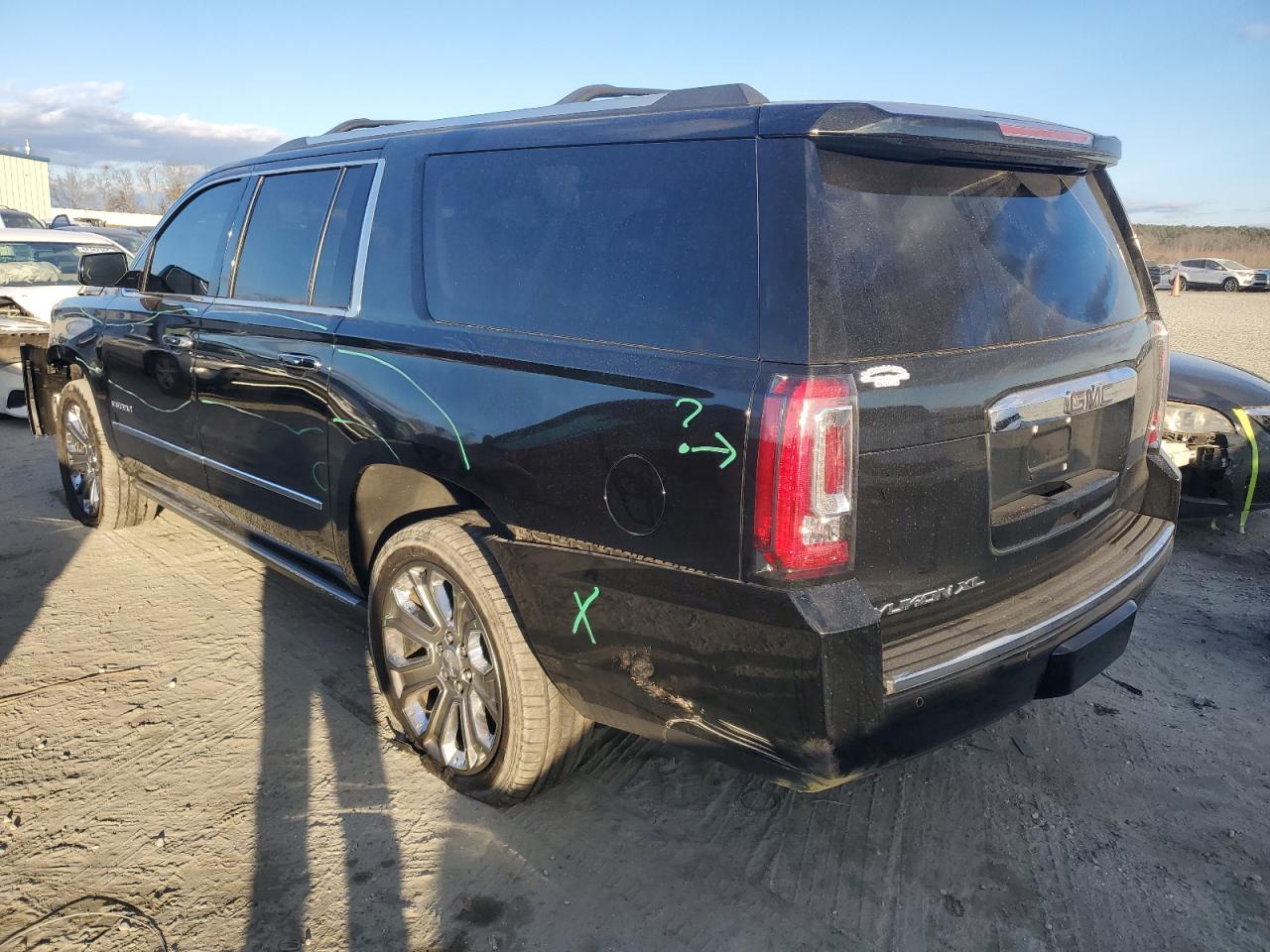 2015 GMC Yukon - Image 2