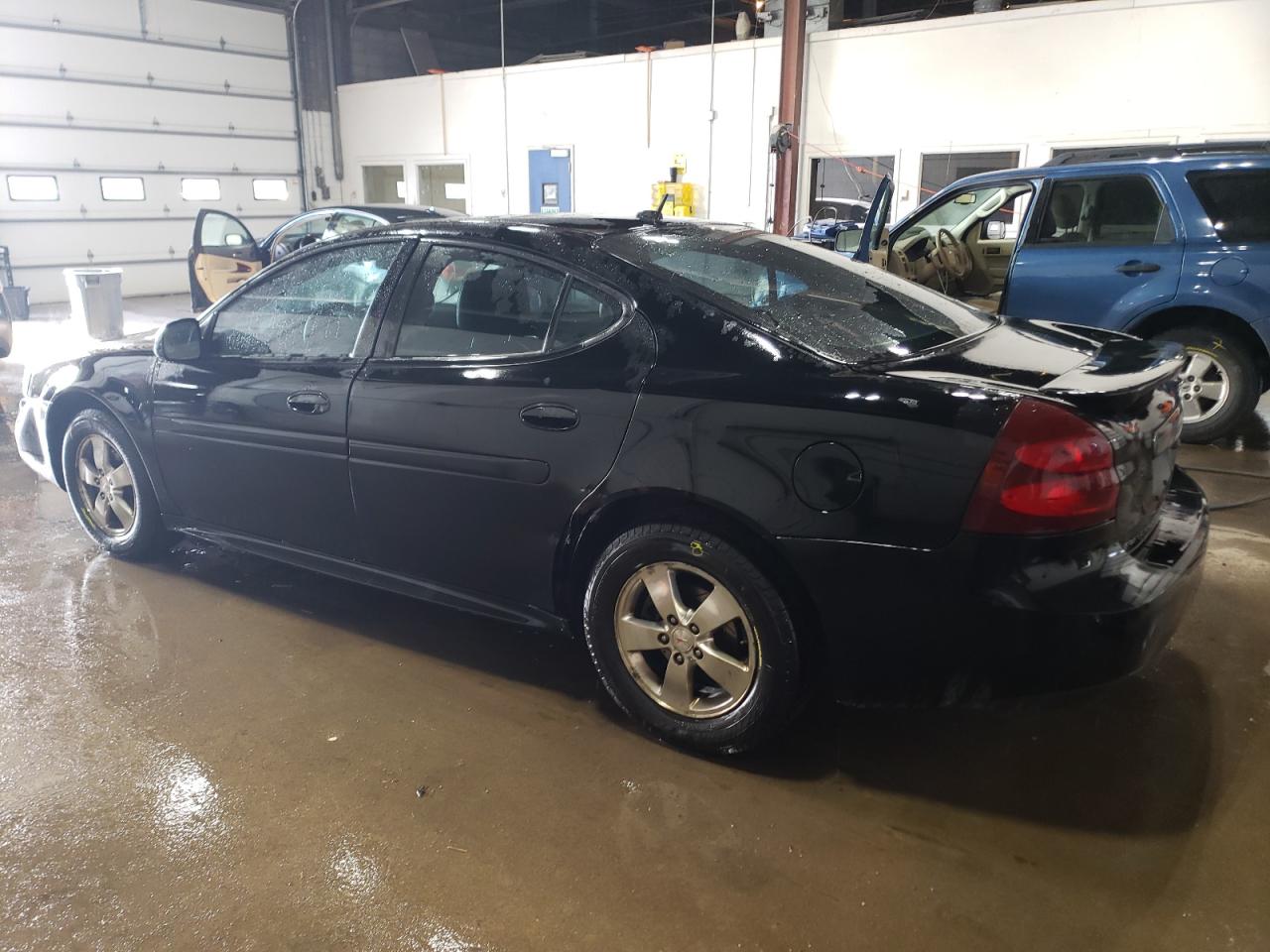 2007 Pontiac Grand Prix - Image 2