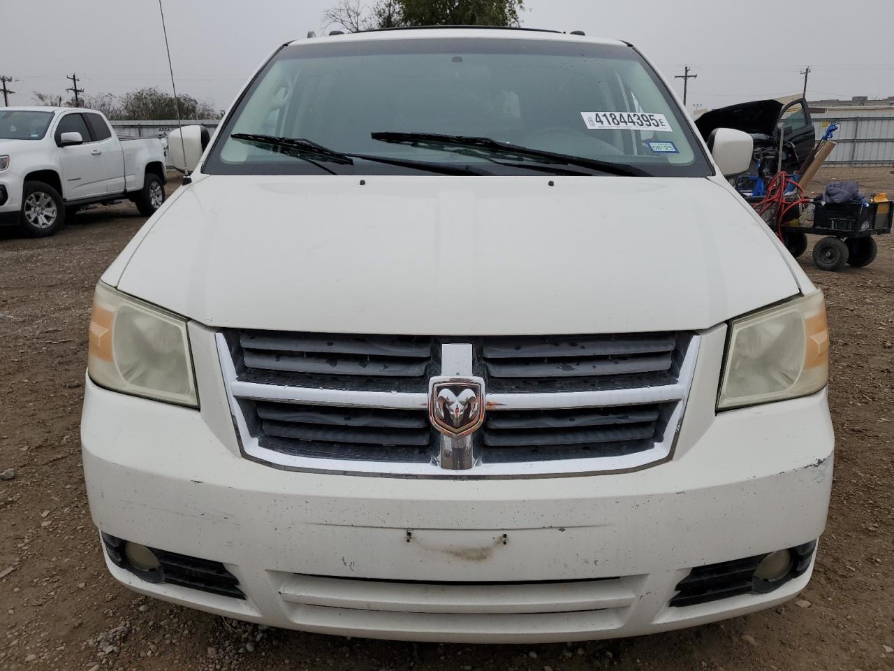 2010 Dodge Caravan - Image 5