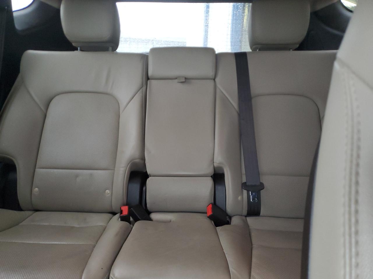 2018 Hyundai Santa Fe - Image 10