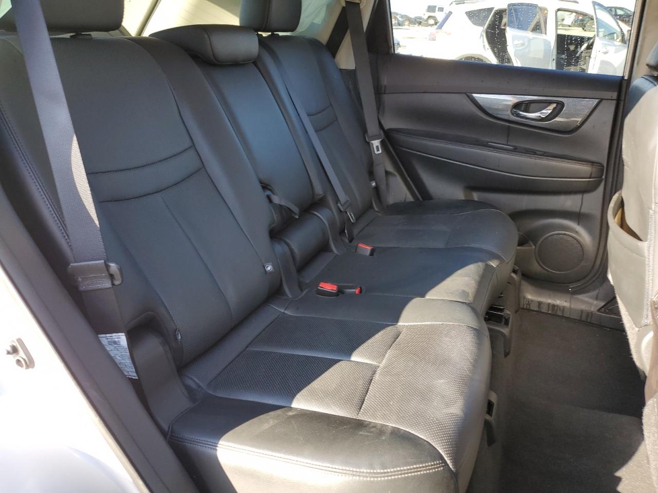 2016 Nissan Rogue - Image 11